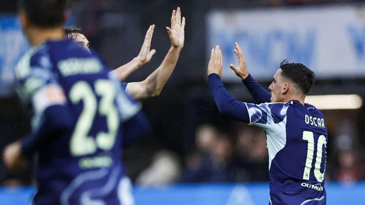 שוב עלה מהספסל, שוב כבש. גלוך (MAURICE VAN STEEN / ANP / AFP) שחקן איאקס אוסקר גלוך