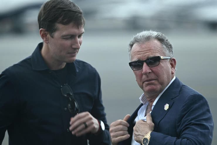 ג'ארד קושנר עם סטיב וויטקוף בנמל תעופה  בניו ג'רזי ארכיון יולי 2025