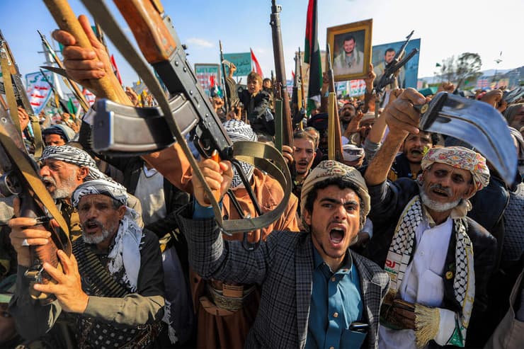 <div style="direction: ltr;"></div>"ימצאו הצדקה לחידוש הפעילות נגד ישראל". הפגנת חות'ים בתימן (צילום: Mohammed HUWAIS / AFP) הפגנת חות'ים בתימן