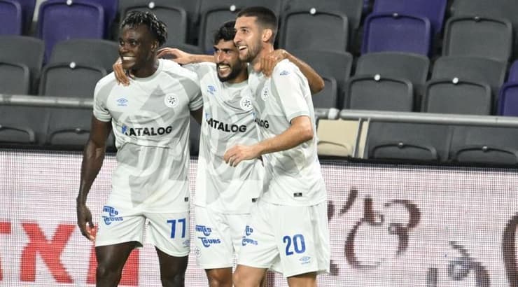 מכבי פתח תקווה חוגגת (ראובן שוורץ) מכבי פתח תקווה חוגגת