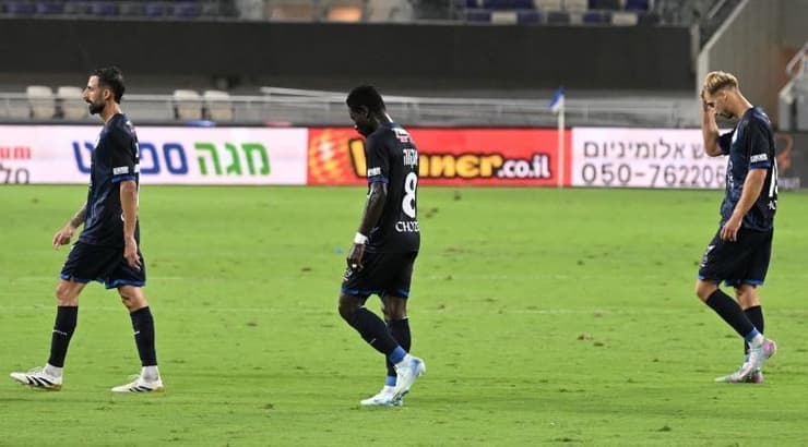 שחקני מכבי יפו מתוסכלים (ראובן שוורץ) שחקני מכבי יפו מתוסכלים