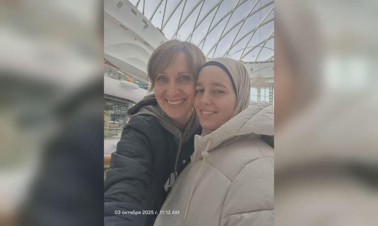 האם מתאחדת עם בתה אחרי 12 שנה (צילום: מתוך הארכיון הפרטי של אלנה אלמינה) סמירה אלעבדלה ובני משפחתה