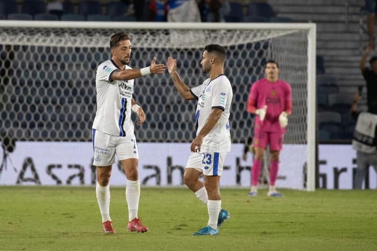 שחקן הפועל פ"ת שביט מזל עם עם דרור ניר