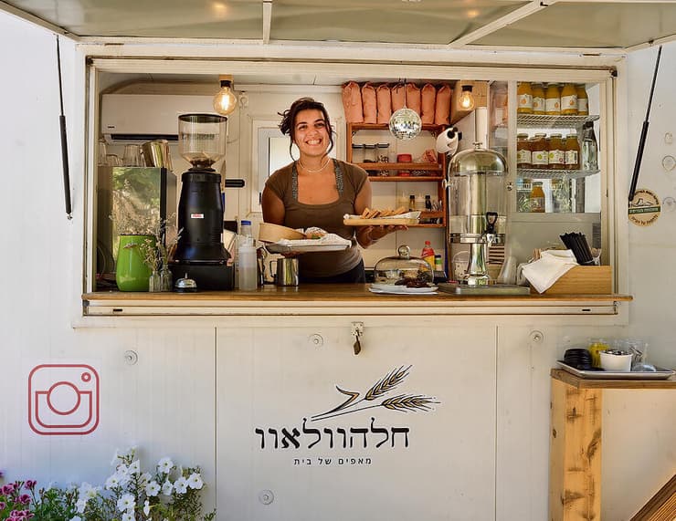 קפה, מאפה ובריזה. חלהוולאוו yk14484501