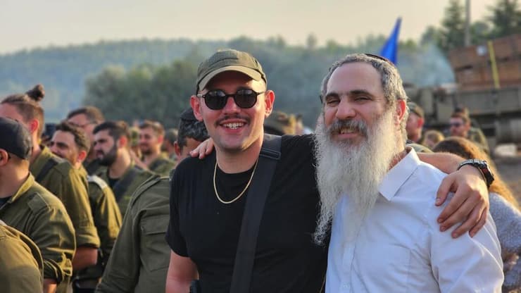 "מרגש לראות כיצד הציבור הרחב מחזיר כעת לו ולמשפחתו חיבוק גדול" "מרגש לראות כיצד הציבור הרחב מחזיר כעת לו ולמשפחתו חיבוק גדול"