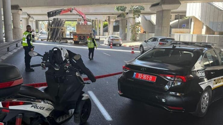 משאית פגעה בגשר ברוקח