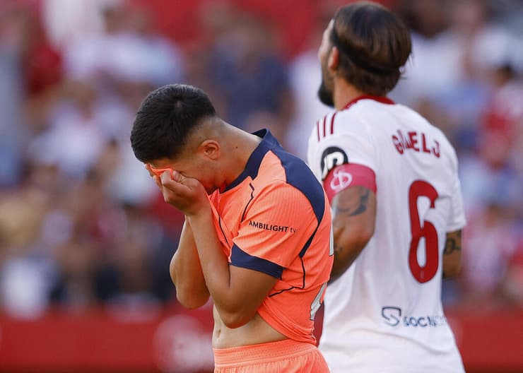 גם התקשורת בקטאלוניה יודעת: "זו הייתה התפרקות טוטאלית" (צילום: REUTERS/Marcelo Del Pozo) עצב