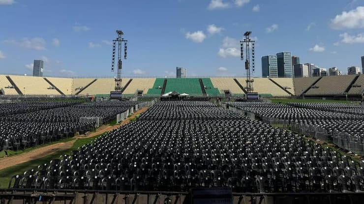 הכנות לטקס משפחות 7 באוקטובר