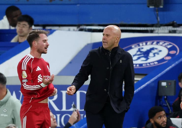 סלוט עם אלכסיס מק אליסטר (צילום: REUTERS/David Klein) סלוט עם אלכסיס מק אליסטר