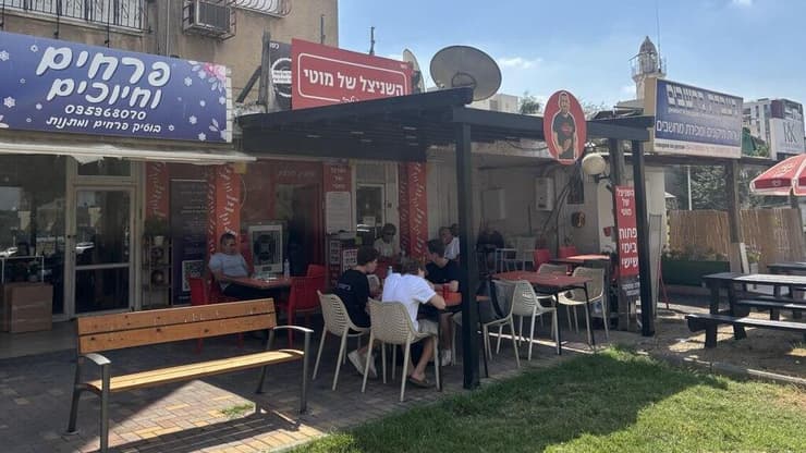  התחיל מעגלה קטנה. השניצל של מוטי