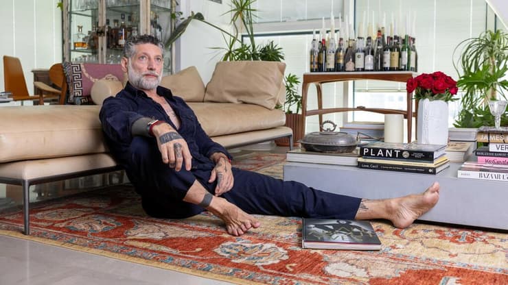 השף אסף גרניט בדירתו