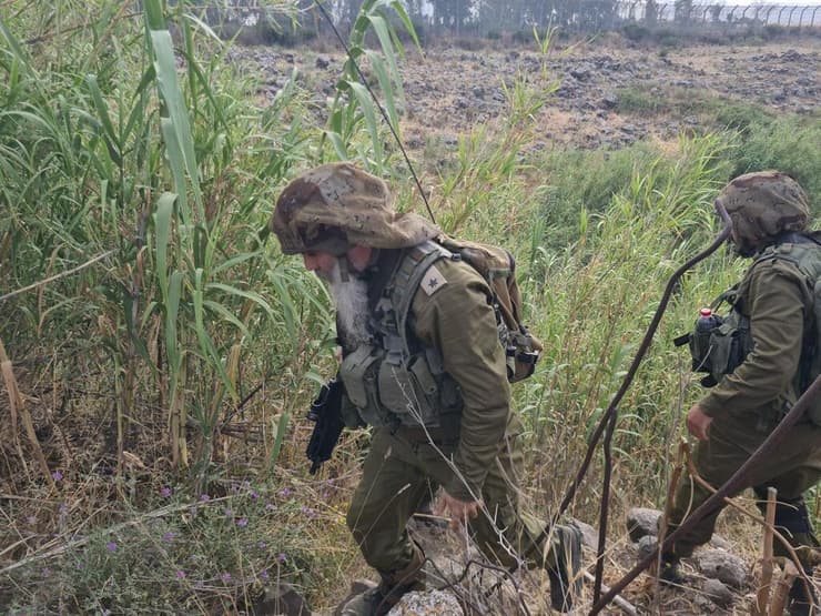 הרב זעירא בשירות המילואים. "שילוב נדיר של אדם חרדי שתורם בלי סוף בכל תחום, בחיוך ובאהבה" הרב זעירא בשירות המילואים. "שילוב נדיר של אדם חרדי שתורם בלי סוף בכל תחום, בחיוך ובאהבה"