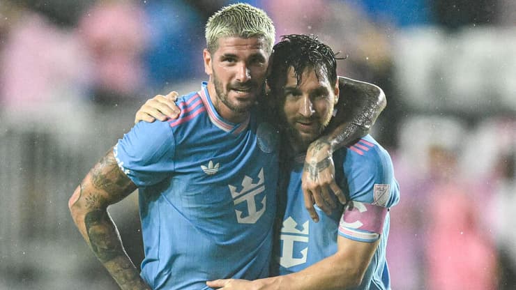 מסי ורודריגו דה פול חוגגים