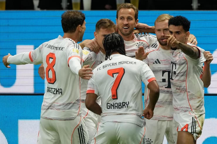 הארי קיין חוגג עם החברים בבאיירן 