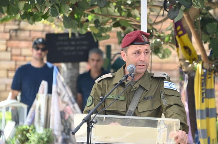 אזכרה לאלוף משנה אסף חממי בבית העלמין בקריית שאול