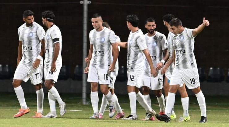 שחקני קריית ים חוגגים (ראובן שוורץ) שחקני קריית ים חוגגים