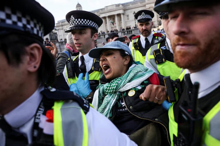 עצורים ב לונדון הפגנה נגד הגדרת Palestine Action כארגון טרור