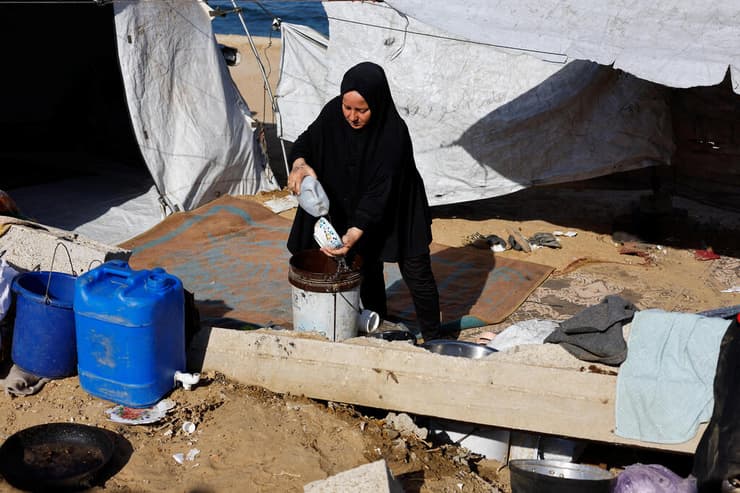 עקורה פלסטינית