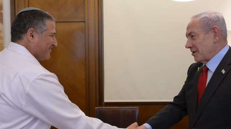 נתניהו וזיני בפגישת עבודה (צילום: עמוס בן גרשום/ לע״מ) נתניהו בפגישת עבודה עם ראש השב״כ דוד זיני