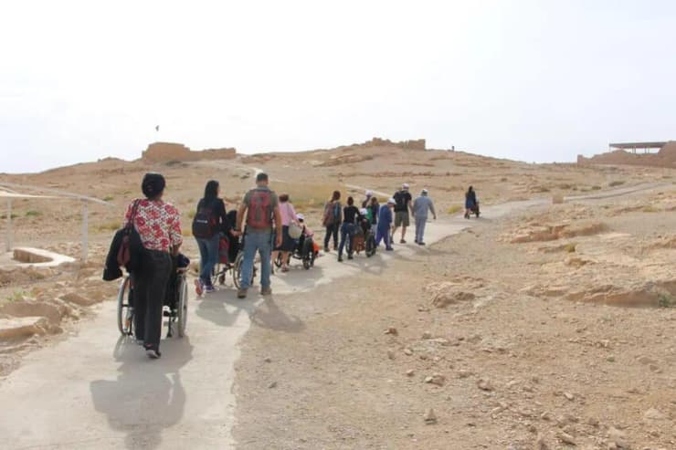 עבד קשה ושינה לטובה. הטיול של דיירי הכפר השיקומי "עדי נגב" למצדה שיהלומי ארגן 