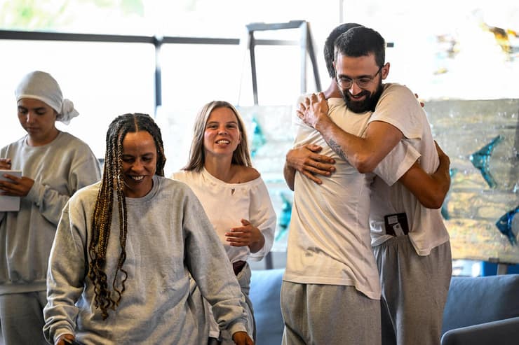 פעילי המשט לעזה מיוון גורשו וחזרו לארצם