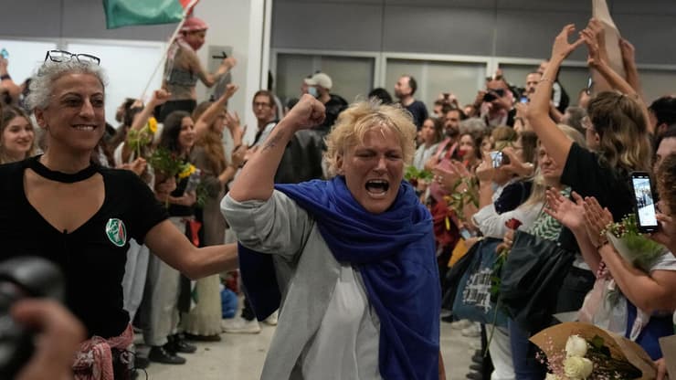 פעילי המשט לעזה מיוון גורשו וחזרו לארצם