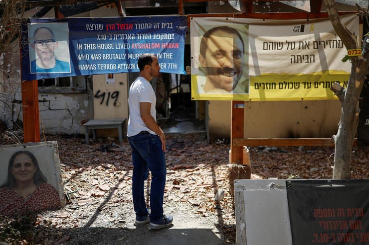 שורד השבי טל שהם בביתו בקיבוץ בארי