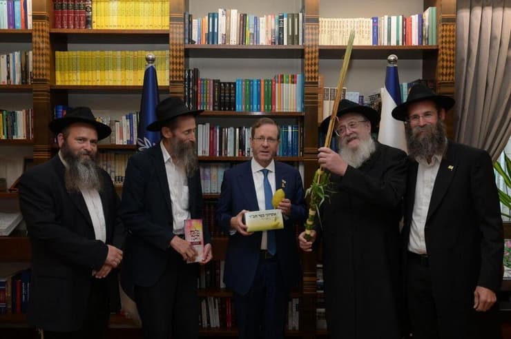 הנשיא הרצוג ורבני חב"ד