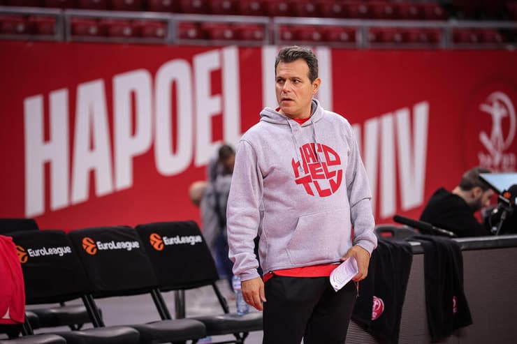 "לכל משחק יש את החשיבות שלו". דימיטריס איטודיס (צילום: עוז מועלם) מאמן הפועל ת"א דימיטריס איטודיס