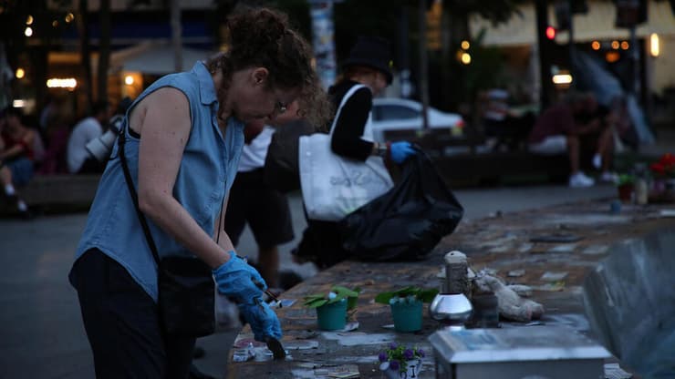 ניקיון ושיפוץ האנדרטה בכיכר דיזנגוף