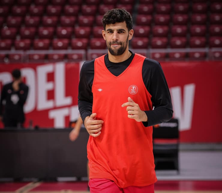 "יהיה קרב גדול". תומר גינת (צילום: עוז מועלם) שחקן הפועל ת"א תומר גינת