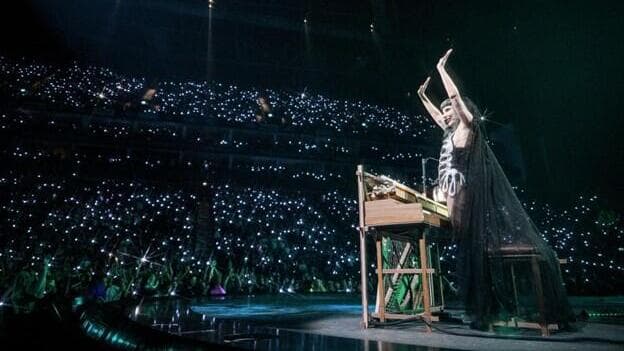 ליידי גאגא בהופעה בלונדון