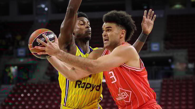 פתח חזק. בראיינט מול הורד (צילום: עוז מועלם) בראיינט מול הורד