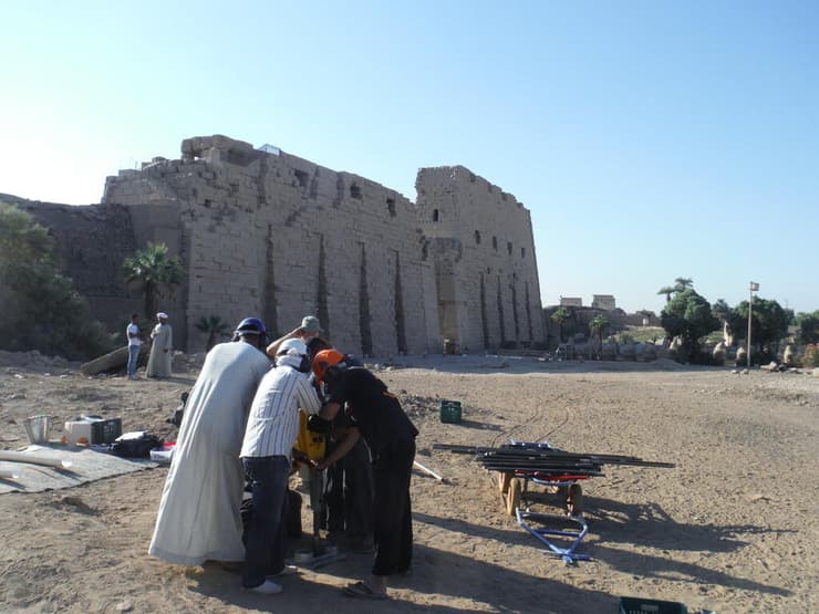 עבודת המחקר בסביבת מקדש כרנכ שבמצרים