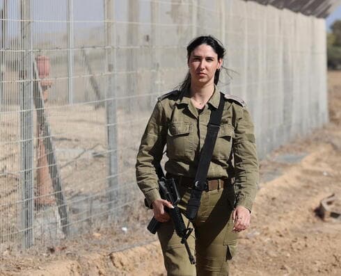 "הרגשנו כאילו עוד שנייה מישהו פותח את הדלת והורג אותנו. הייתי מוכנה למות" (צילום: גדי קבלו) שני חוזה