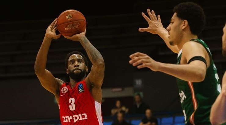 קאדין קרינגטון זורק