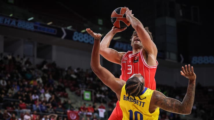 אלייז'ה בראיינט בדרבי שנערך בסופיה (צילום: עוז מועלם) אלייז'ה בראיינט הפועל ת"א מכבי ת"א