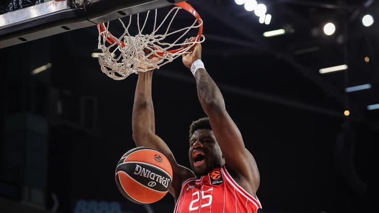 אוטורו על הטבעת (צילום: עוז מועלם) אוטורו