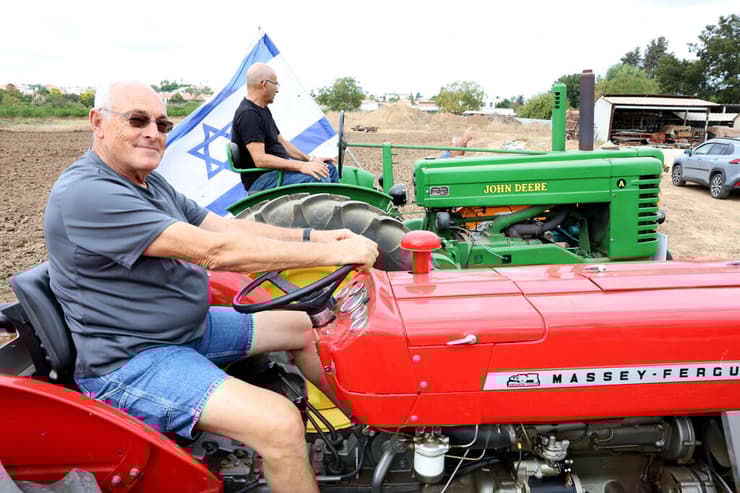 אספני הטורקטורים בפעולה