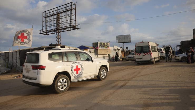 רכבי הצלב האדום בעזה