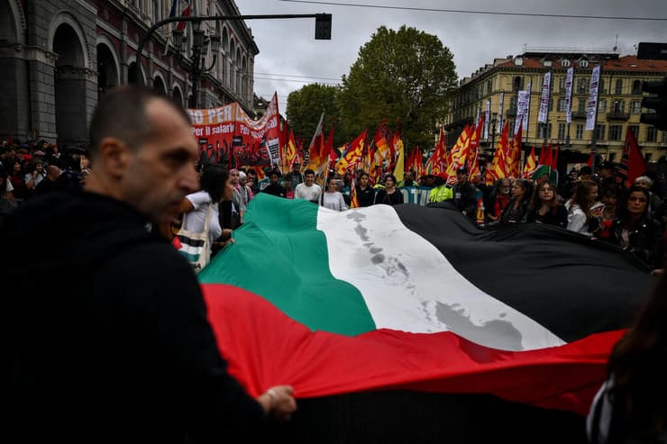 הפגנה פרו פלסטינית ביום שביתה מיוחד באיטליה טורינו
