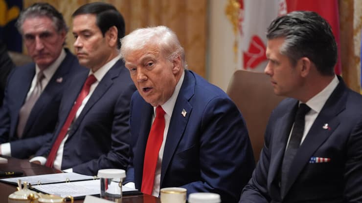 טראמפ בישיבת קבינט