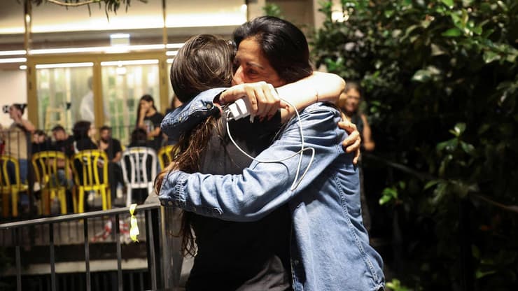 משפחות החטופים מגיבות לחתימה על הסכם שחרור החטופים