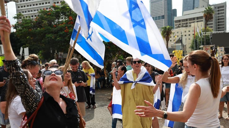 חגיגות בכיכר החטופים