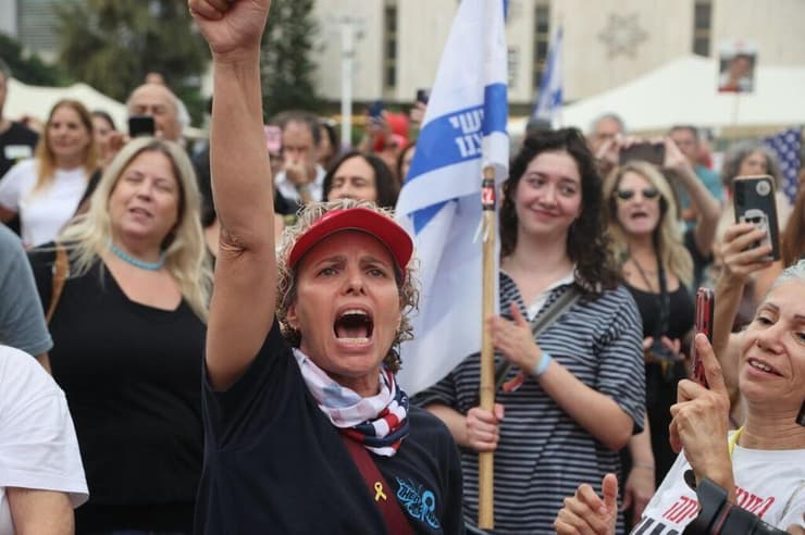 חגיגות בכיכר החטופים