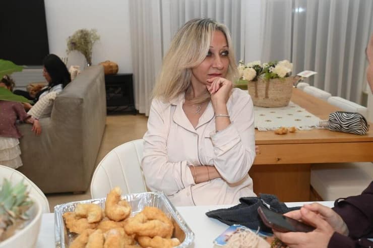 "אני רוצה ששגב יהיה במקום בטוח, שיגיד שהוא בסדר". האמא גלית (צילום: הרצל יוסף) ספינג' הודיה בדימונה למשפחתו של החטוף שגב כלפון