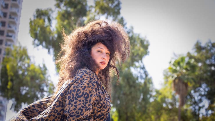 שי-לי עטרי בוחרת להחלים דרך היצירה  