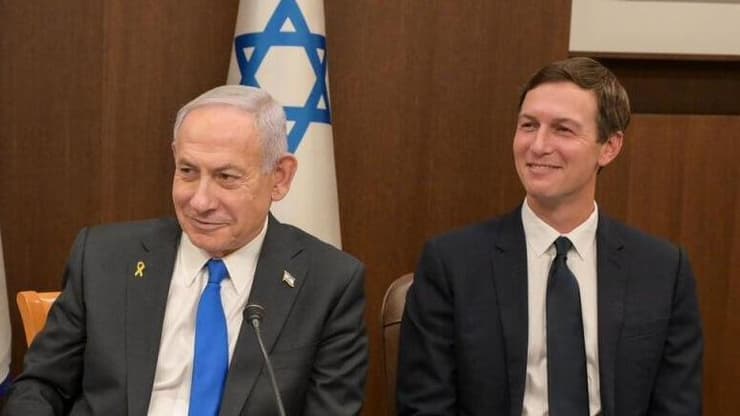 נתניהו וקושנר. גורם בקבינט טוען: גיבשו פשרה להגליית המחבלים (צילום: מעיין טואף/ לע"מ) ישיבת הממשלה בה לקחו חלק ויטקוף וקושנר