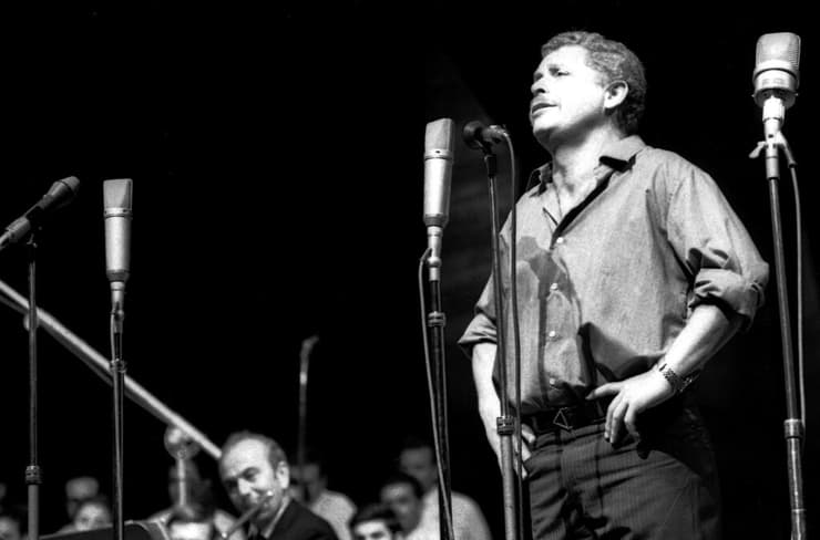 אריק לביא בפסטיבל הזמר החסידי הראשון (צילום: דן הדני) אריק לביא בפסטיבל הזמר החסידי הראשון