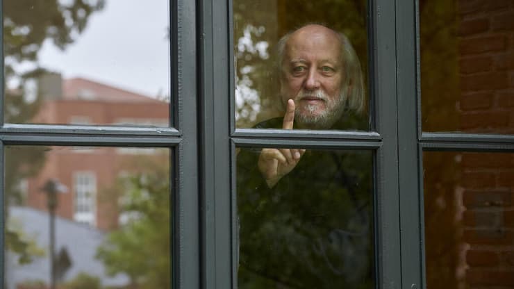 לאסלו קרסנהורקאי